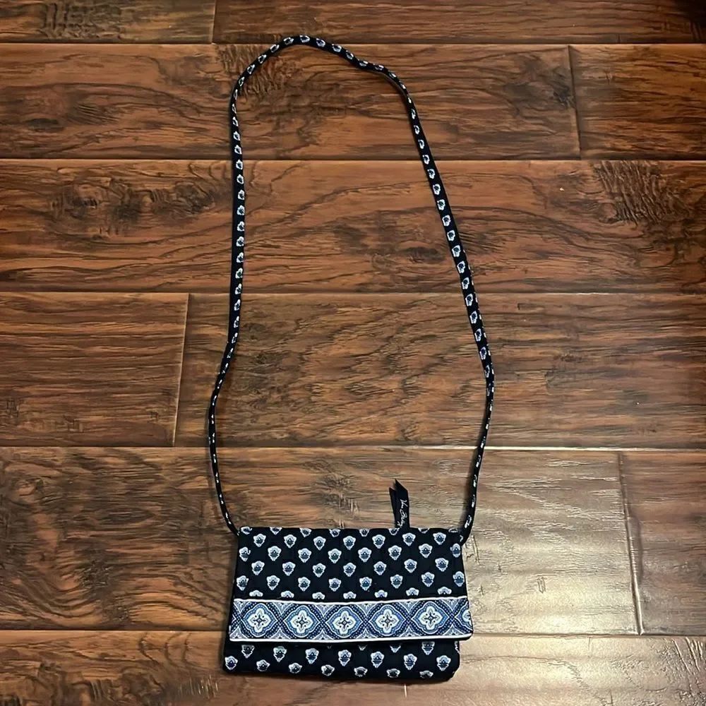 Vera Bradley Blue Print Design Crossbody Purse Casual Feminine Cottage Core Boho